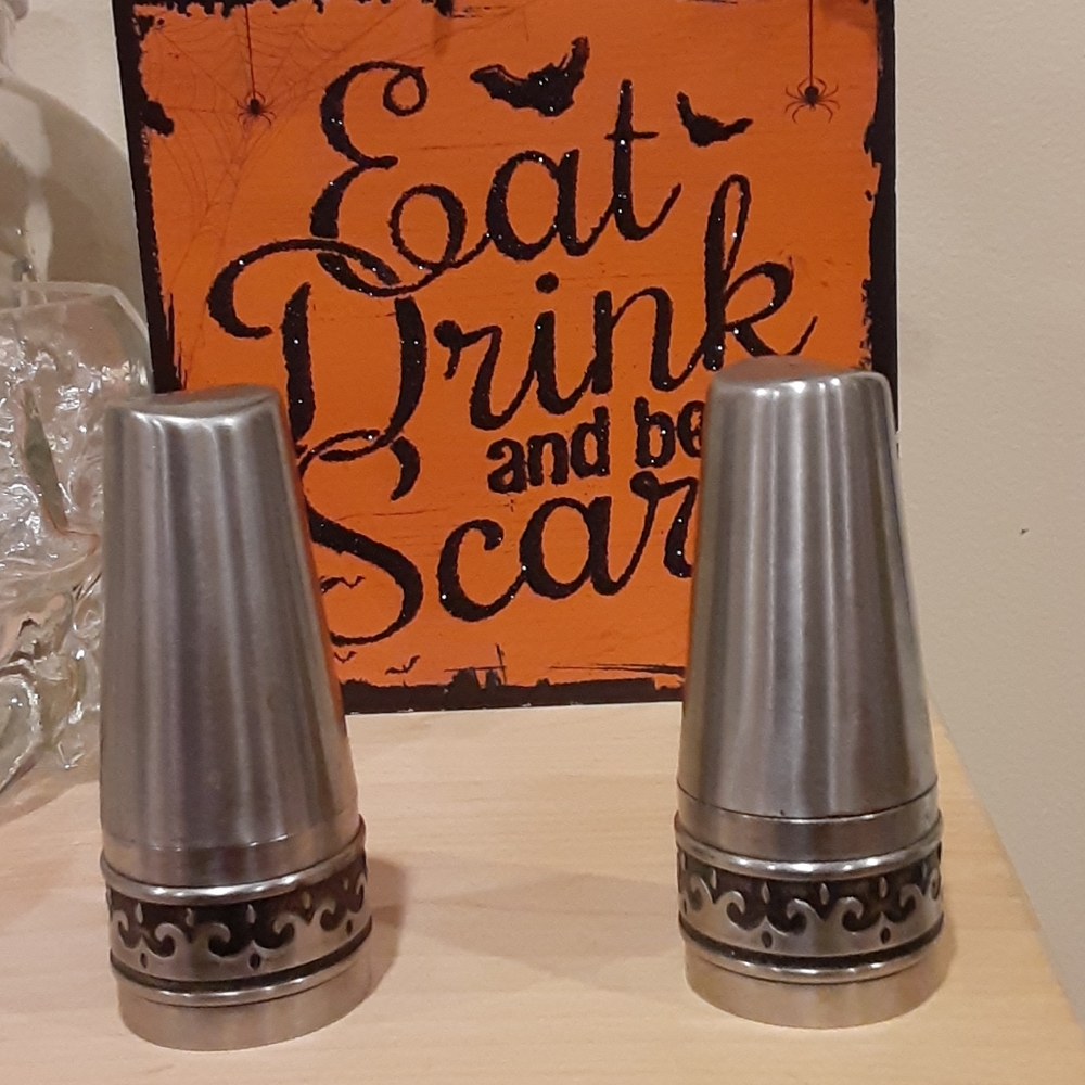 Vintage retro screw style salt and pepper shakers